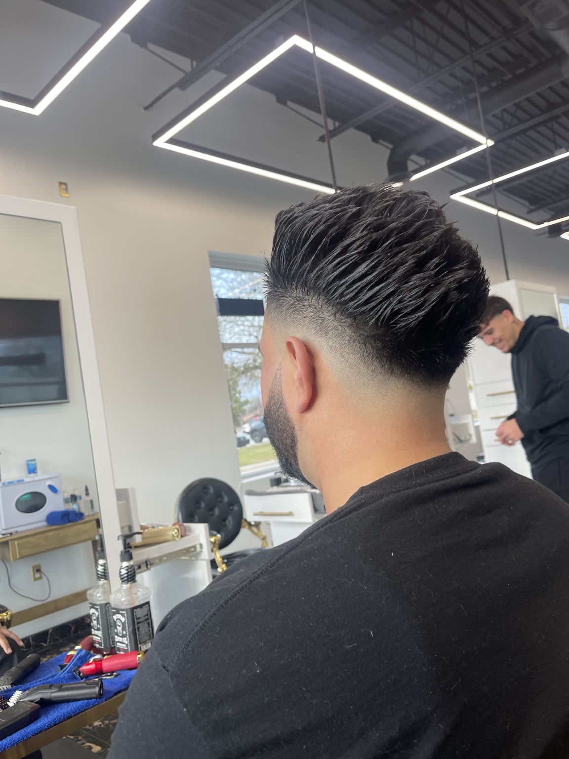Clean mid drop skin fade with textured top
